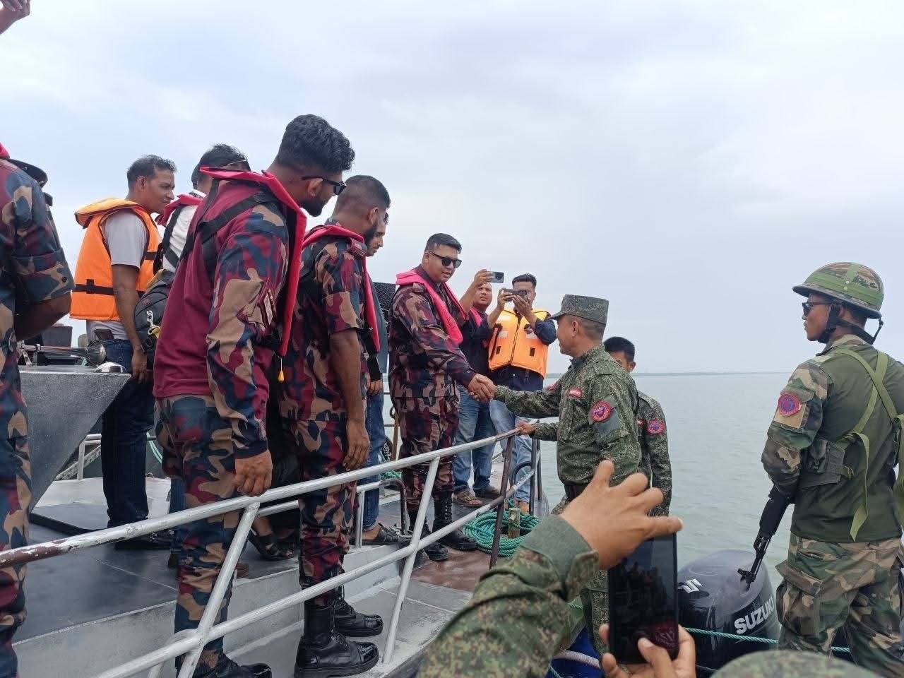 BGB Brings Back 14 Fishermen Detained by Arakan Army After Negotiations